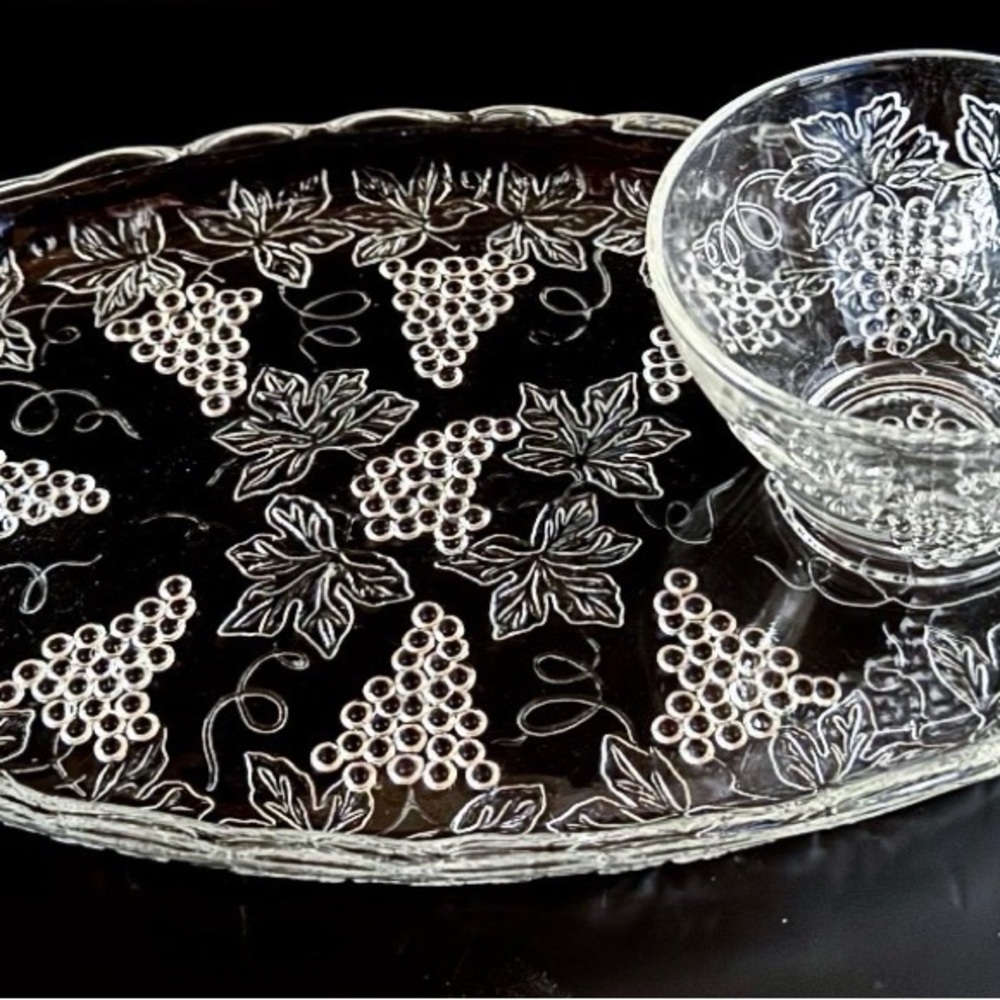 Anchor Hocking Harvest Grape Vintage Clear Glass Snack Set 8 Pc 4 Trays 4 Cups